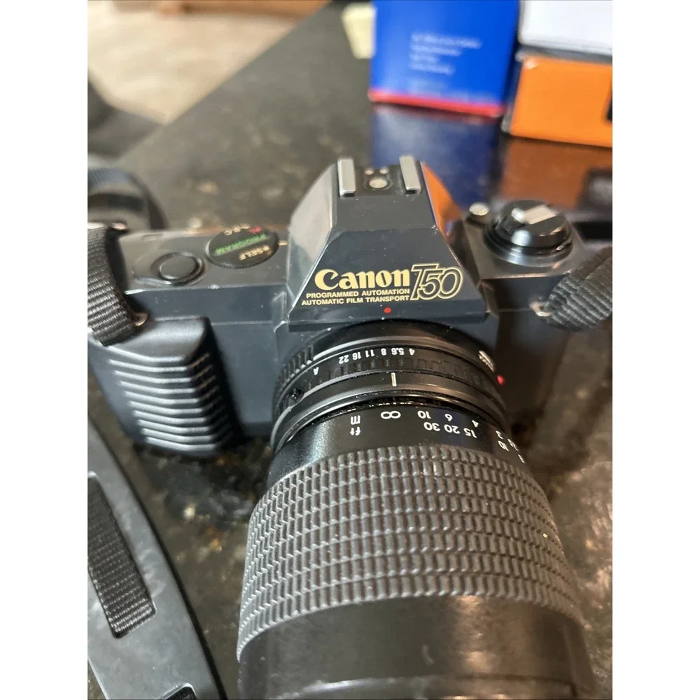 Canon T50 WITH Quantaray 7‎ 1:4~5.6 f-70~210 mm 52mm Camera Zoom Lens